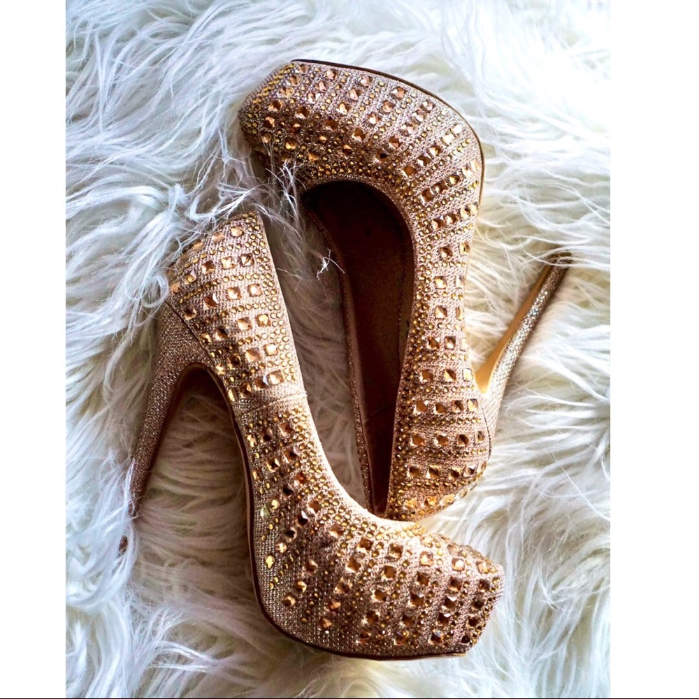 ✨GLAM ROSE GOLD HEELS🌟